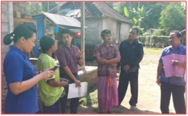 MENDAMPINGI BPK TERKAIT KEGIATAN BEDAH RUMAH TAHUN 2017 DI DESA PENGLUMARAN 
