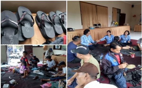 PELATIHAN KETRAMPILAN MEMBUAT SANDAL BAGI PENYANDANG DISABILITAS