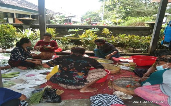 PERSIAPAN ODALAN DIPADMASANA