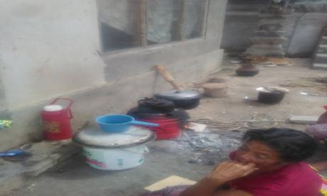 Penyerahan bantuan an Ni Ngh Nuradi korban kebakaran rumah d Dsn Binyan.Ds Buahan Ktm bersama team B