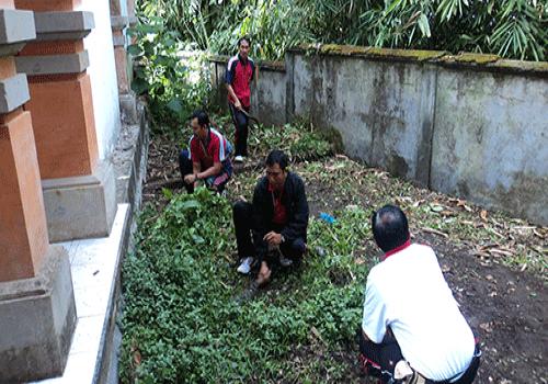 Membersihkan BLK Kayuambua